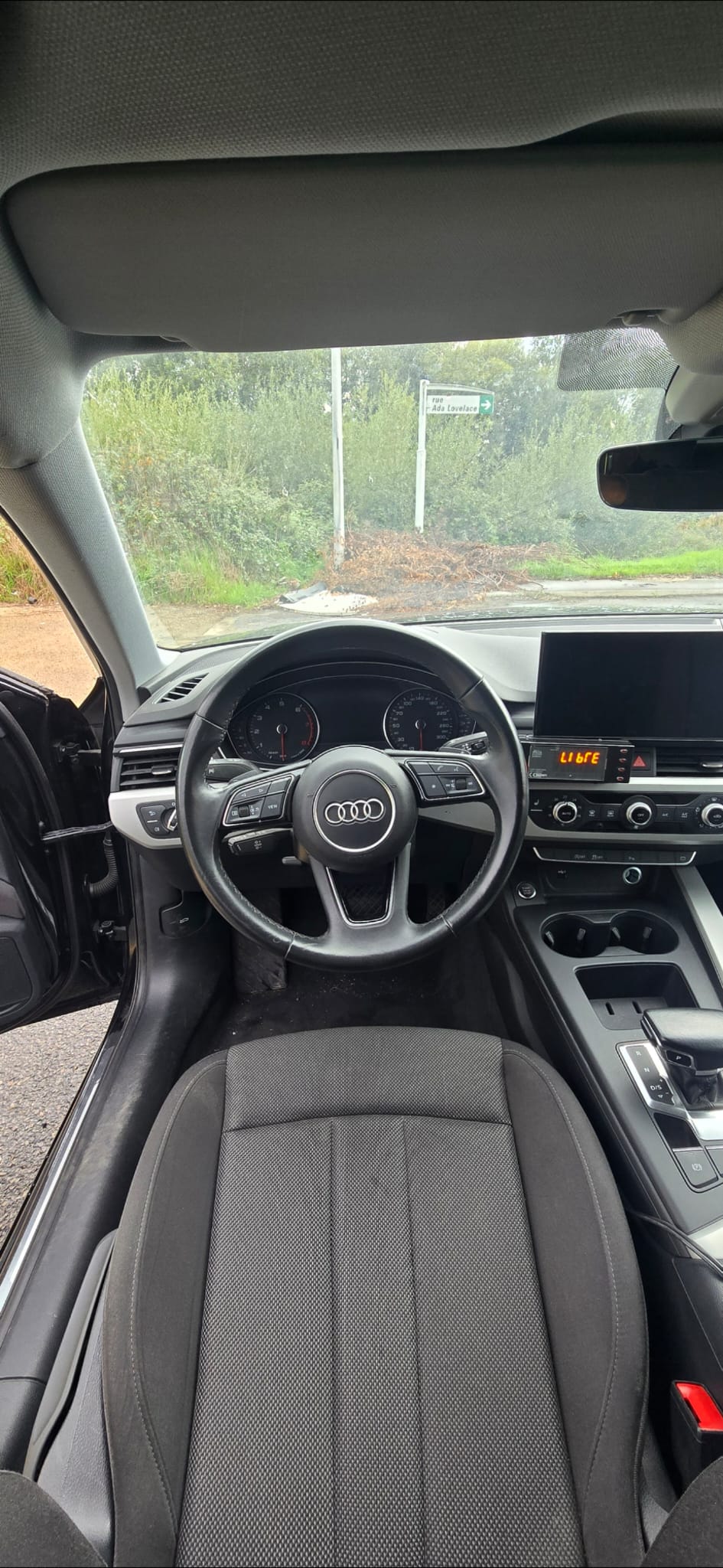 Poste de conduite — taxi relais Audi A4 — Nantes (44)